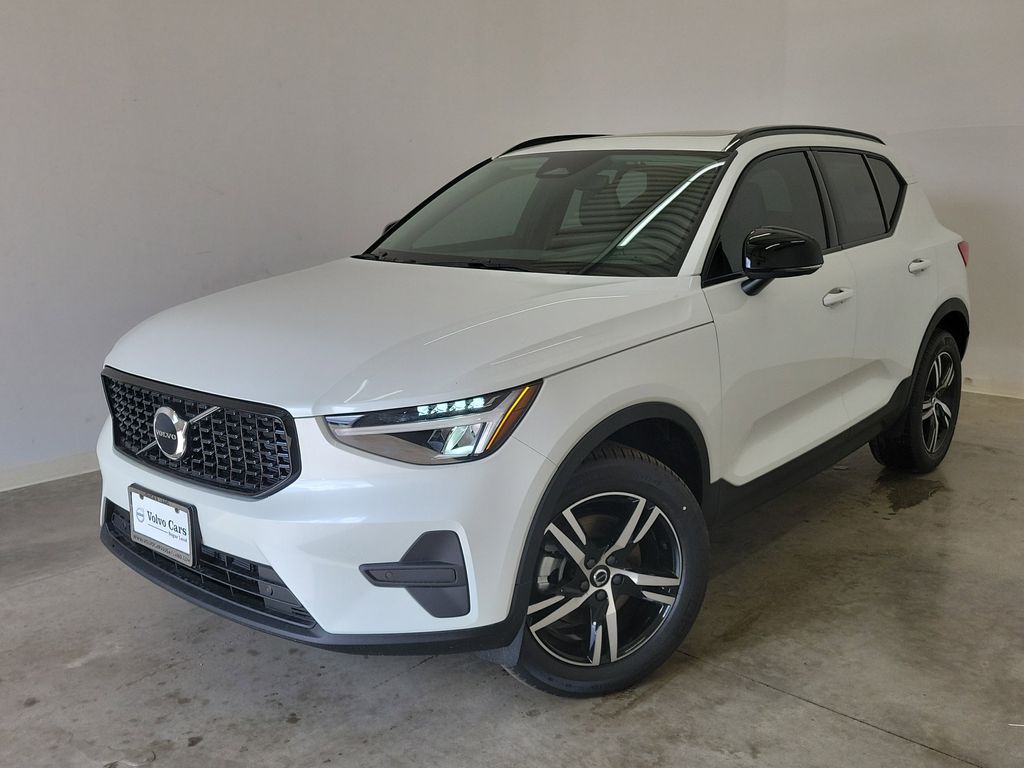 2026 Volvo XC40 B4 Core FWD