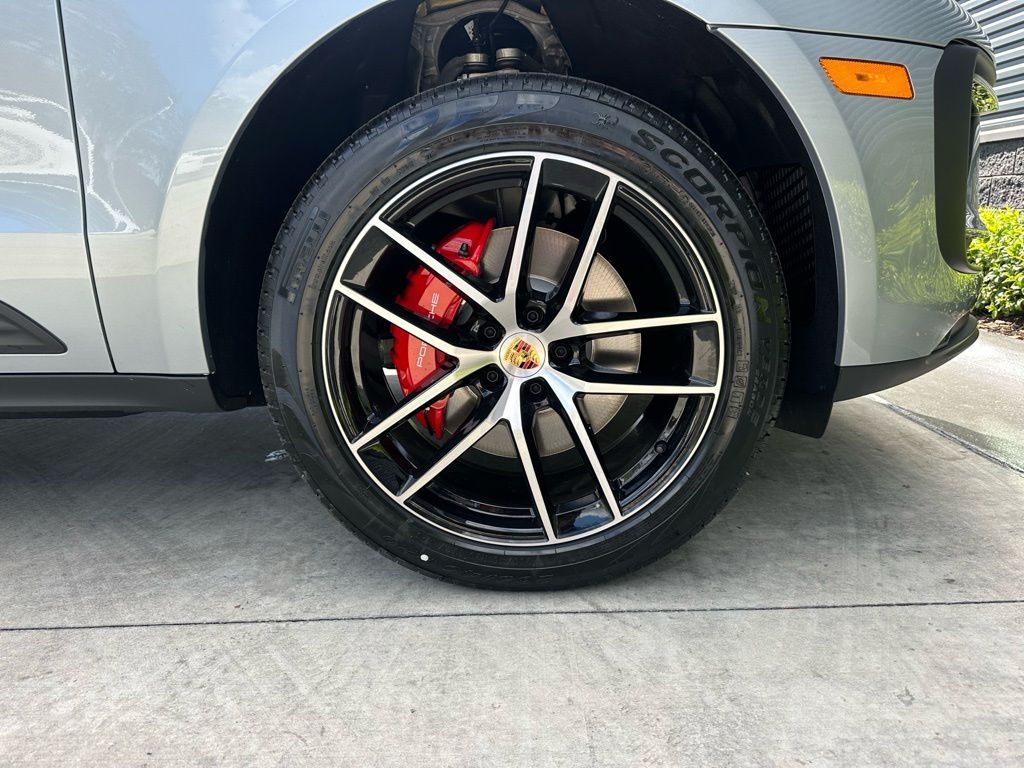 Thumbnail: 2026 Porsche Macan - 15