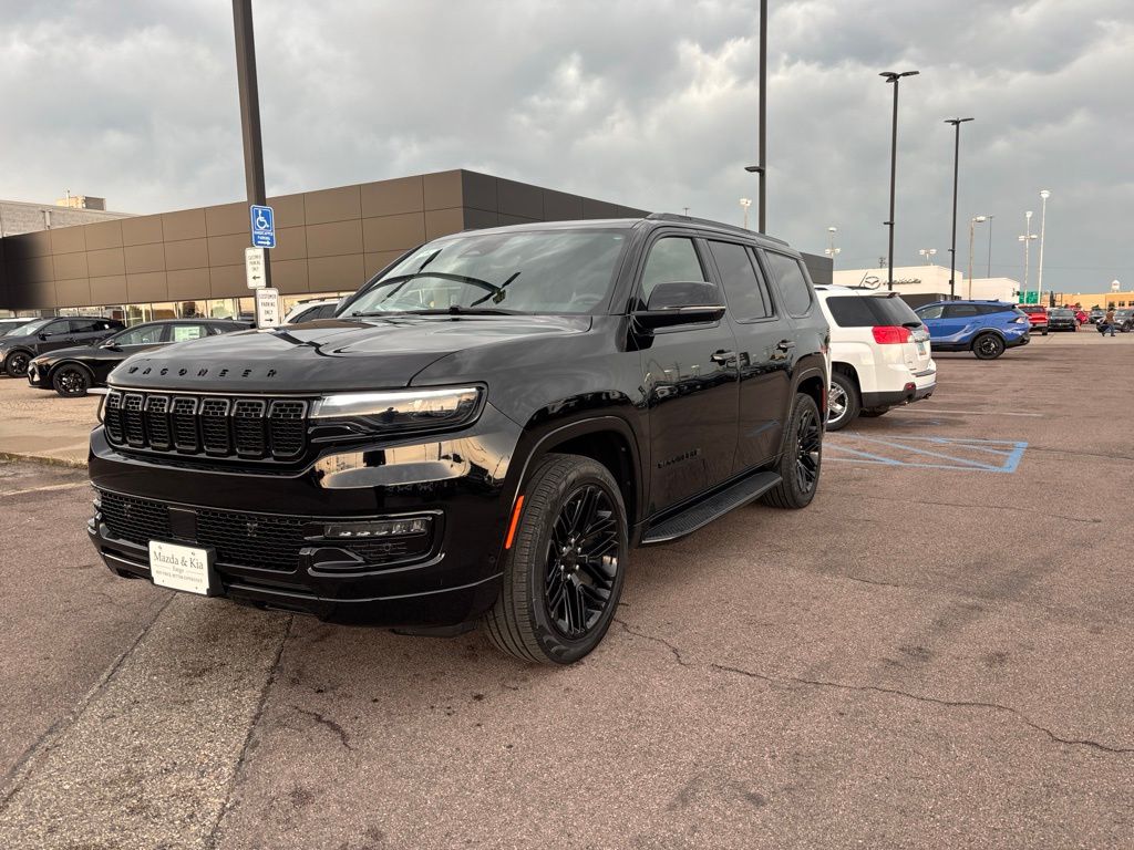 Diamond Black Crystal Pearlcoat 2023 Jeep Wagoneer SUV / Crossover Four-Wheel Drive 8-Speed Automatic