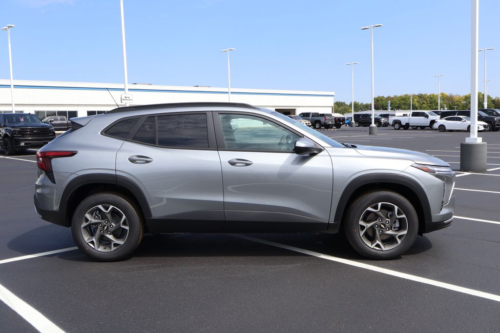 Thumbnail: 2026 Chevrolet Trax - 9