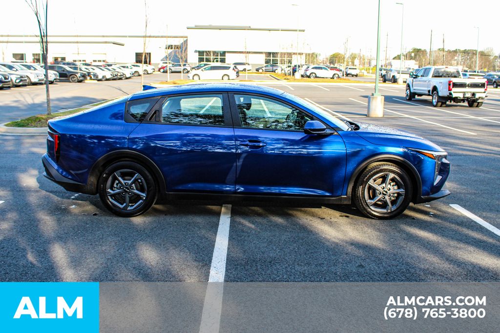 Used 2025 Blue Kia LXS image 9