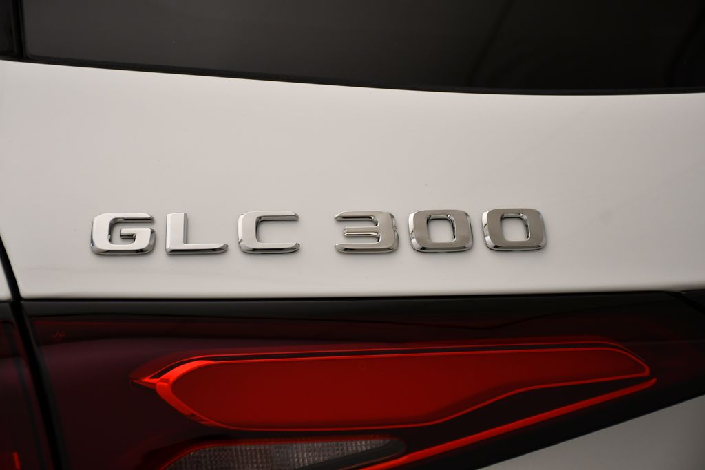 Thumbnail: 2026 Mercedes-Benz GLC - 9