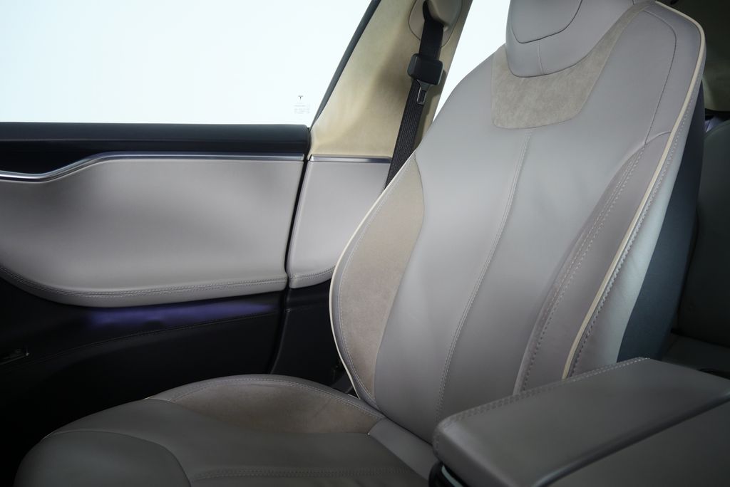 Thumbnail: 2013 Tesla Model S - 25