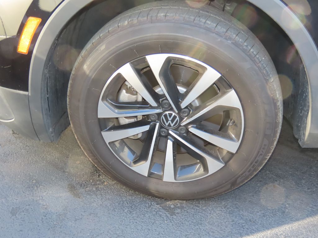 Thumbnail: 2023 Volkswagen Tiguan - 3