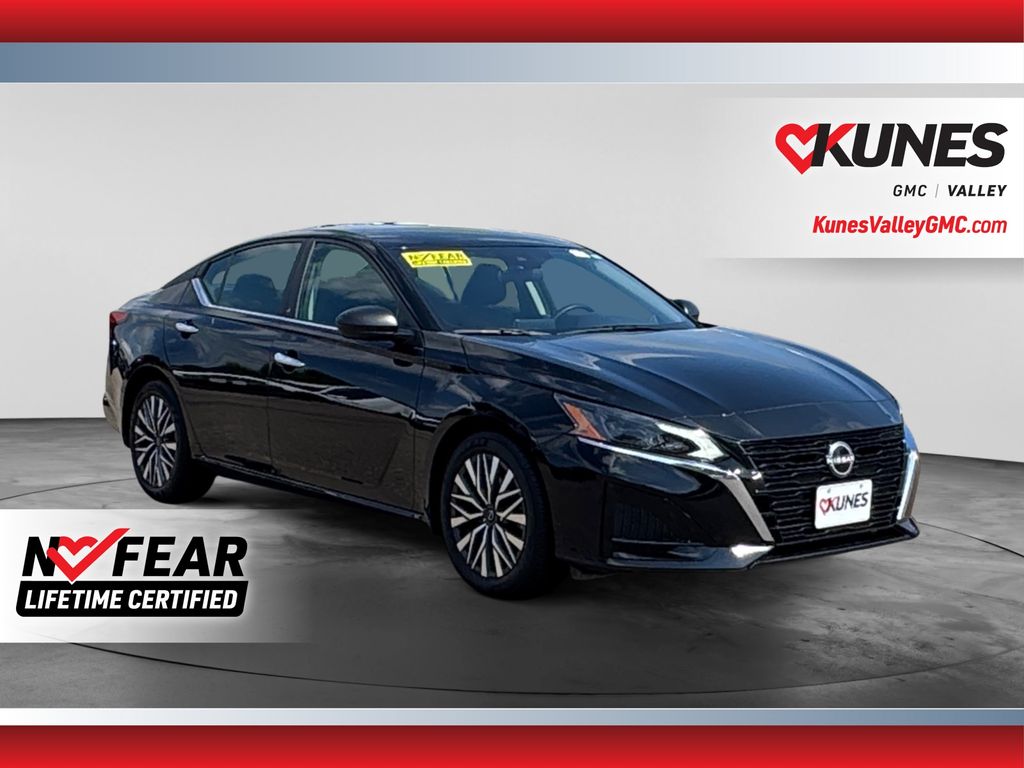 Super Black Clearcoat 2025 Nissan Altima Sedan Front-Wheel Drive Continuously Variable Transmission