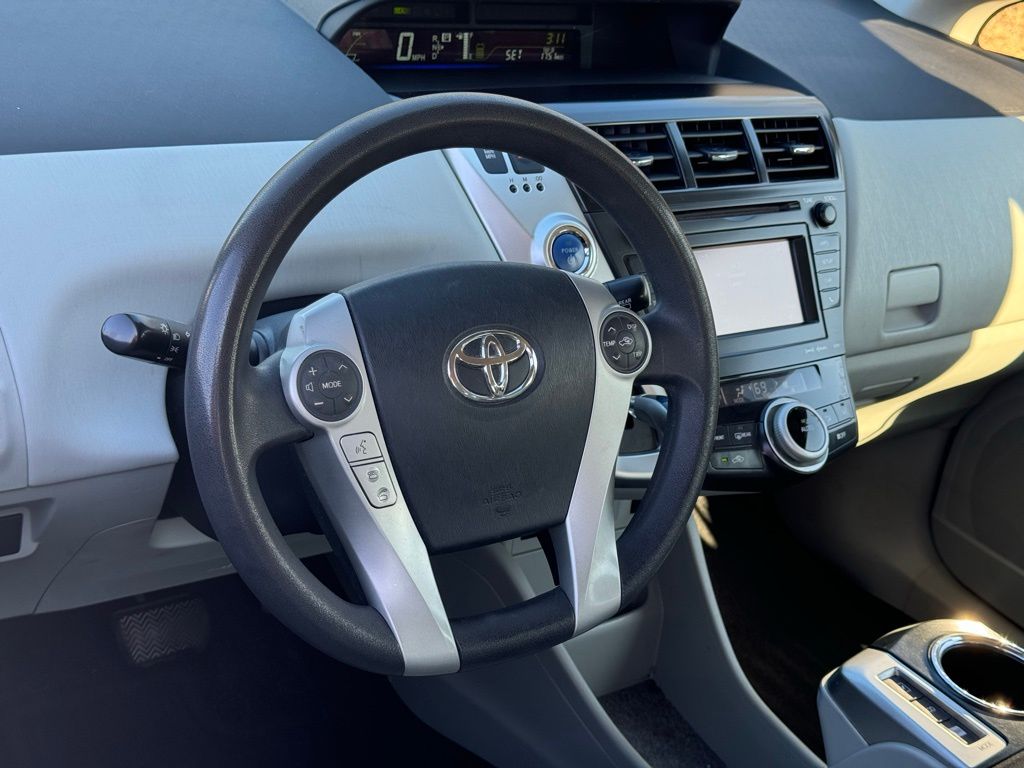 2013 Toyota Prius v Three 17