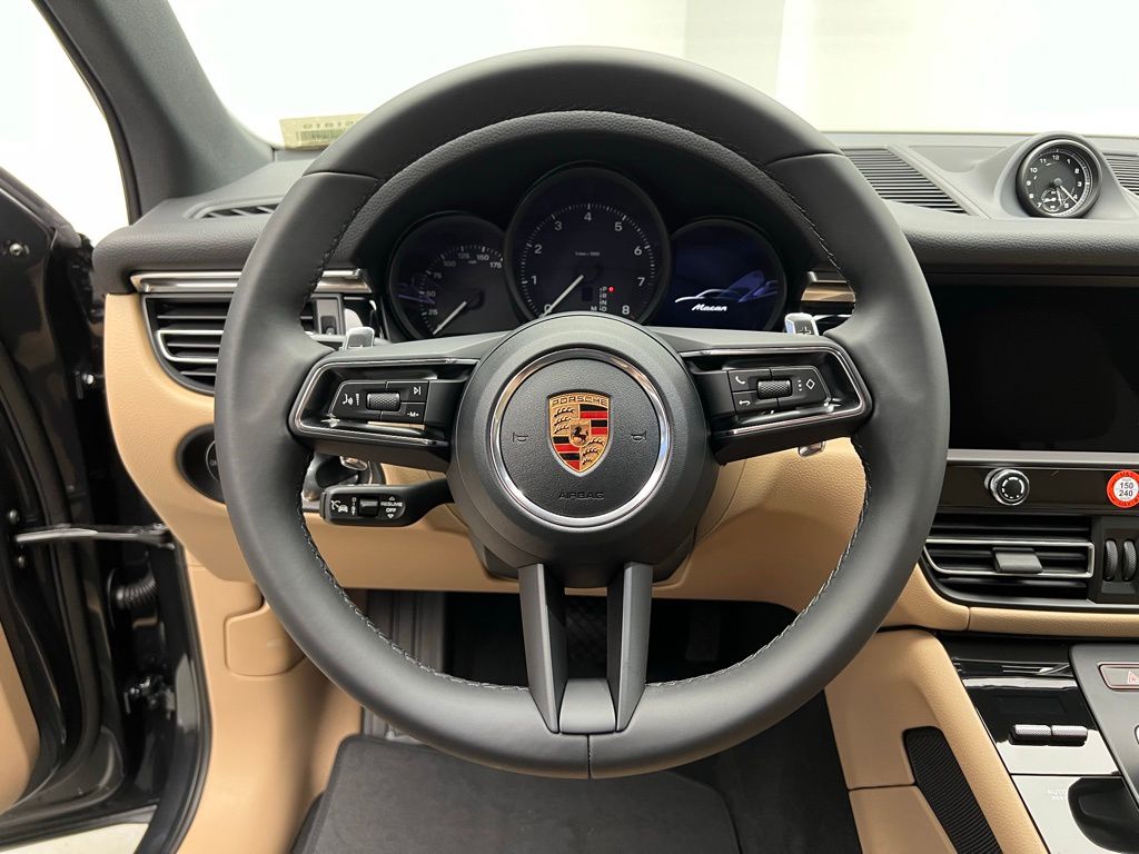 Thumbnail: 2026 Porsche Macan - 5