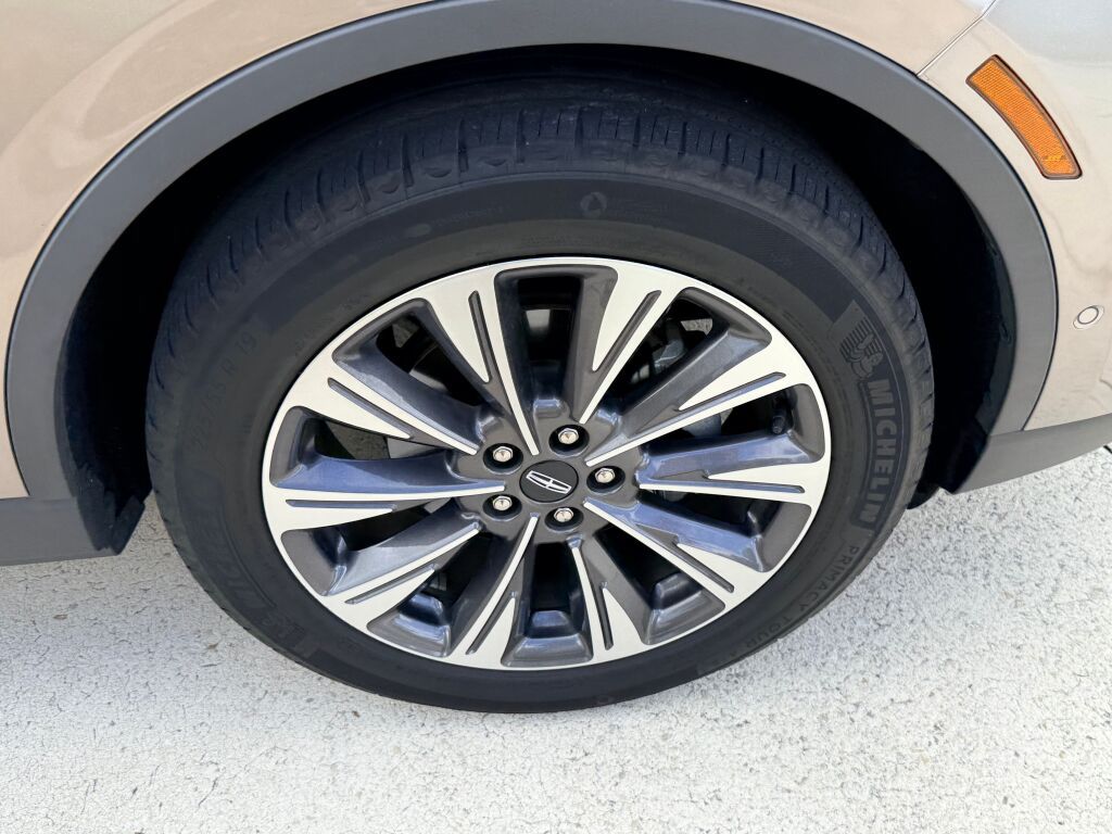 Thumbnail: 2020 Lincoln Corsair - 13