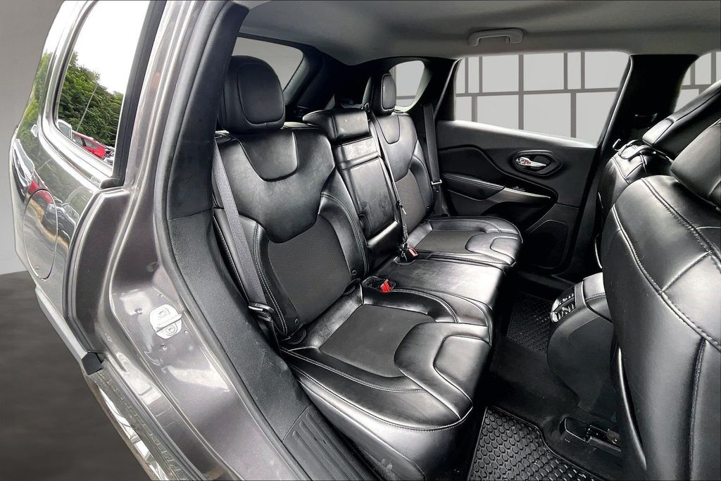 Used 2019 Jeep Cherokee SUV