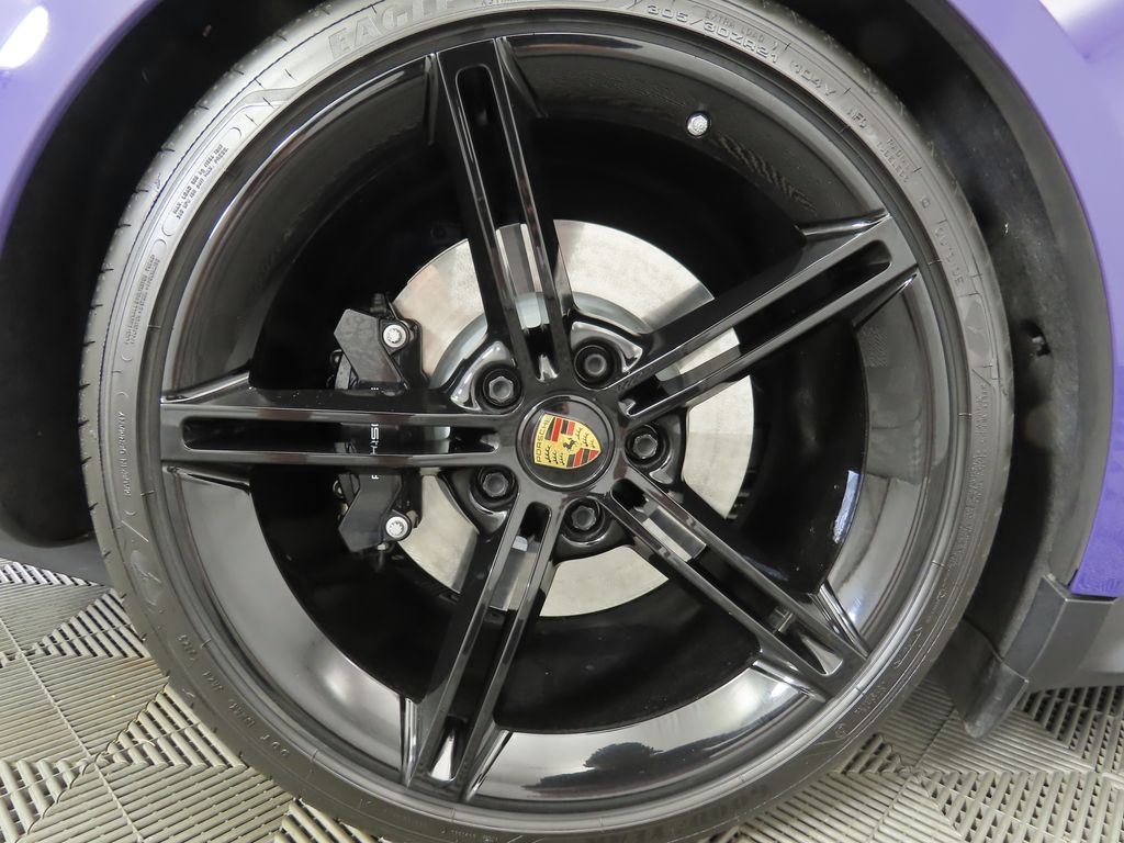 Thumbnail: 2022 Porsche Taycan - 32