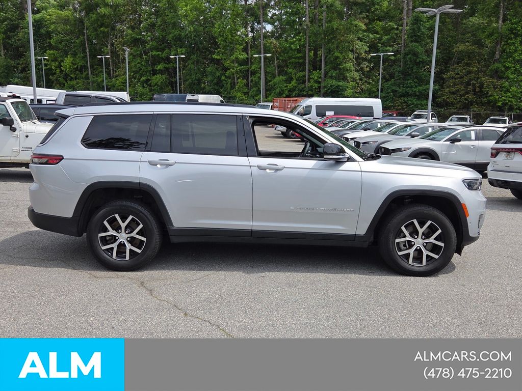 Used 2024 Silver Jeep Limited image 18