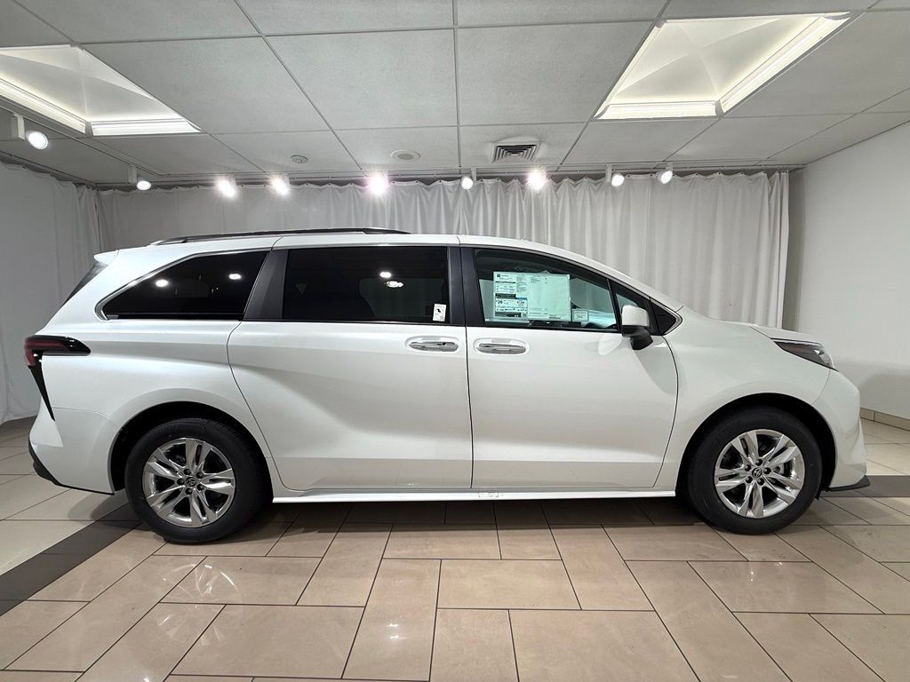 Thumbnail: 2026 Toyota Sienna - 6