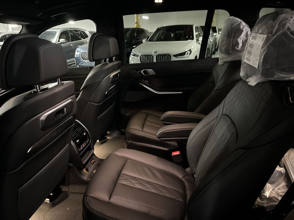 Thumbnail: 2026 BMW X7 - 23