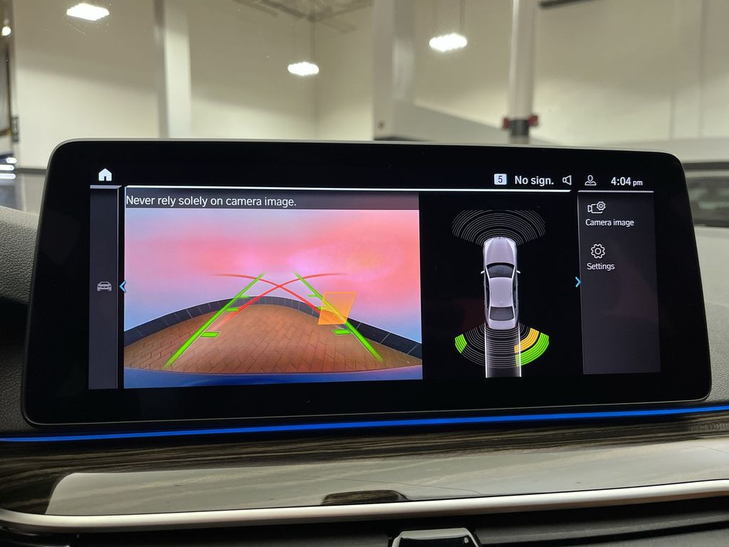 Thumbnail: 2022 BMW 5 Series - 17