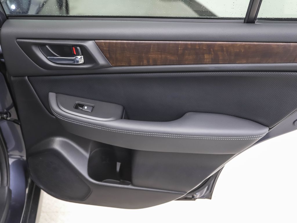 2017 Subaru Outback 2.5i Limited 24