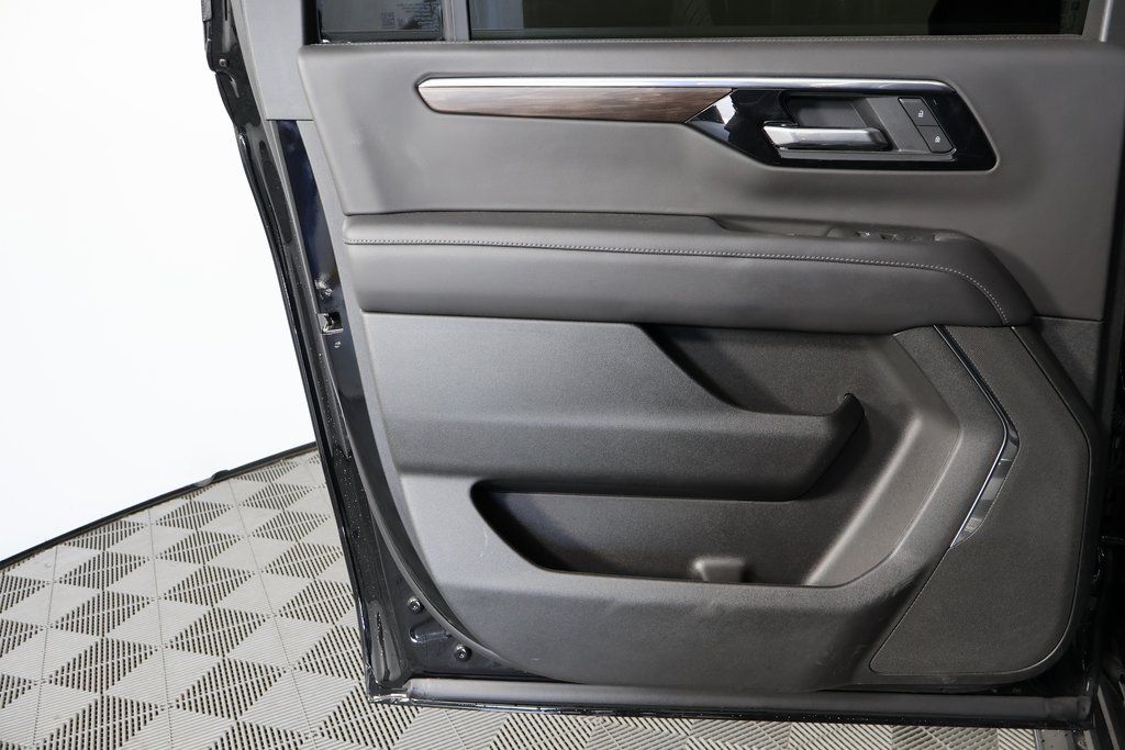Thumbnail: 2025 Chevrolet Suburban - 12