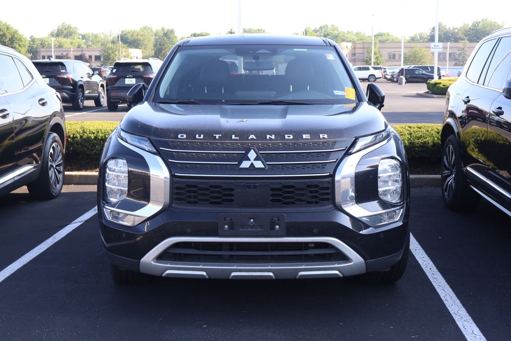 Thumbnail: 2023 Mitsubishi Outlander - 2