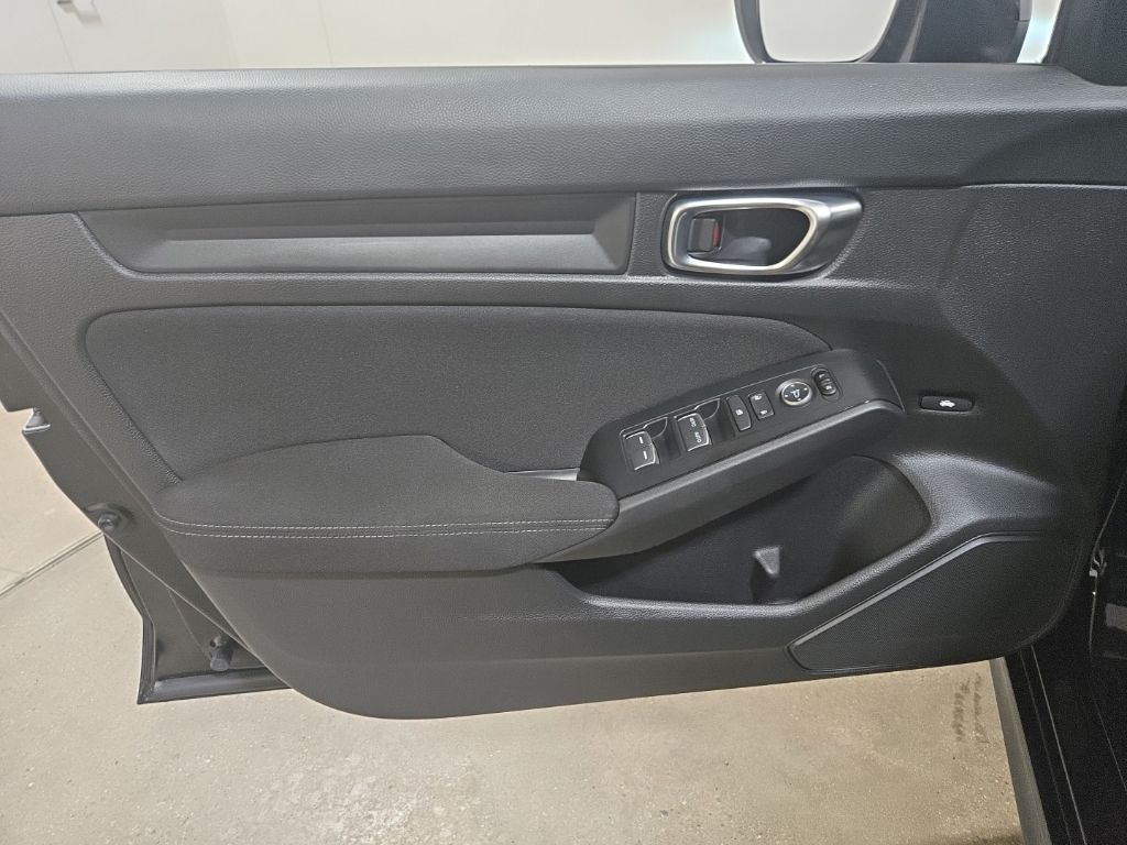 Used 2025  Honda Sport image 20