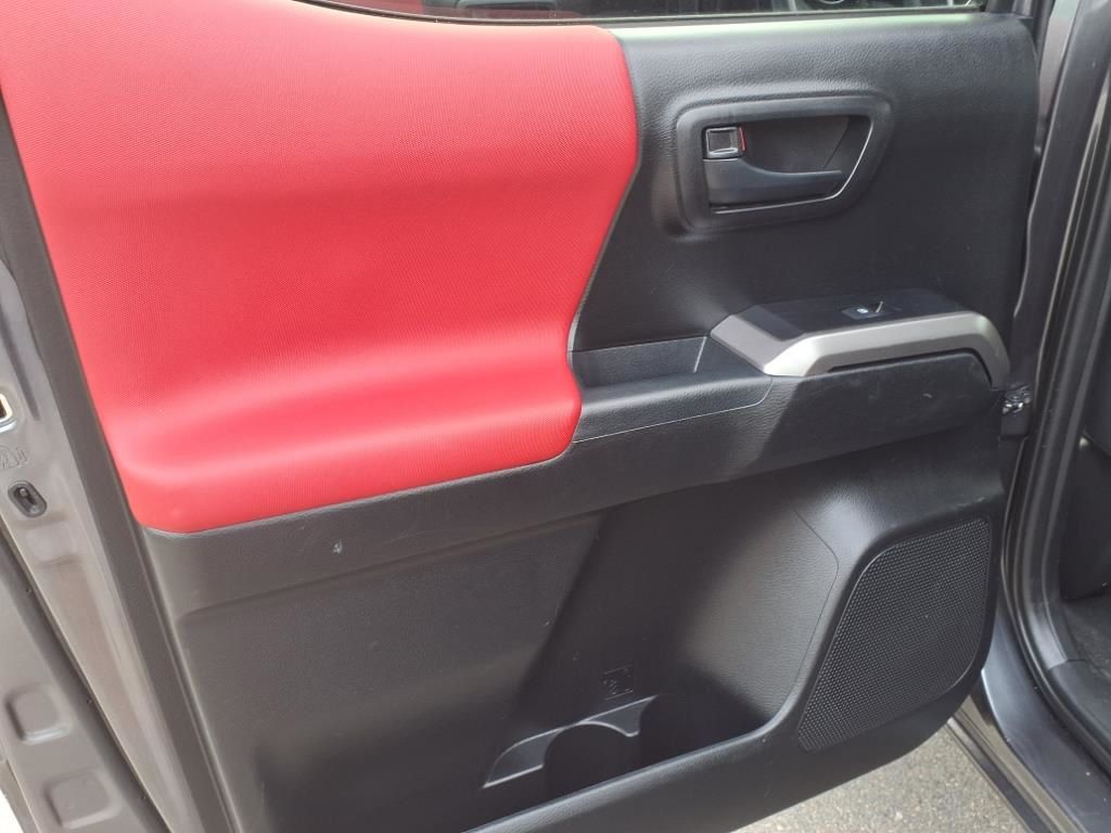 2022 Toyota Tacoma SR5 V6 photo 7