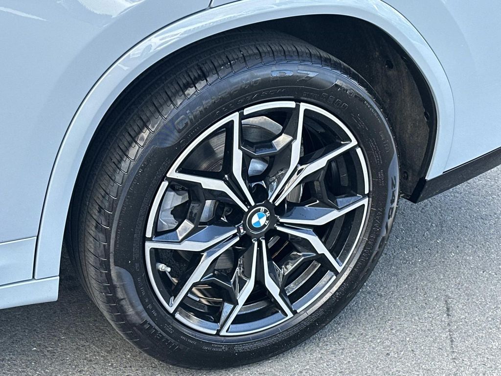 Thumbnail: 2022 BMW X4 - 16