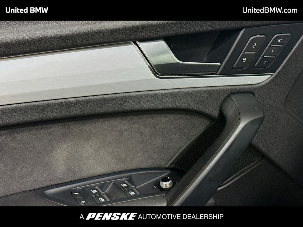 Thumbnail: 2021 Audi SQ5 - 3