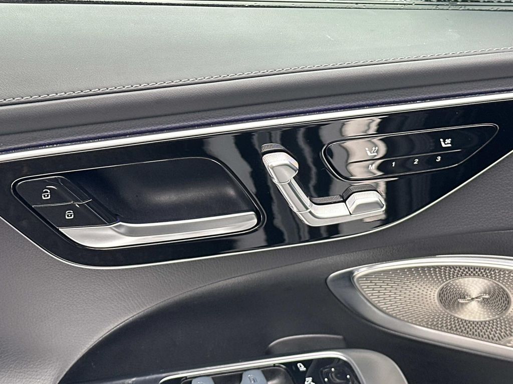 Thumbnail: 2025 Mercedes-Benz C-Class - 30