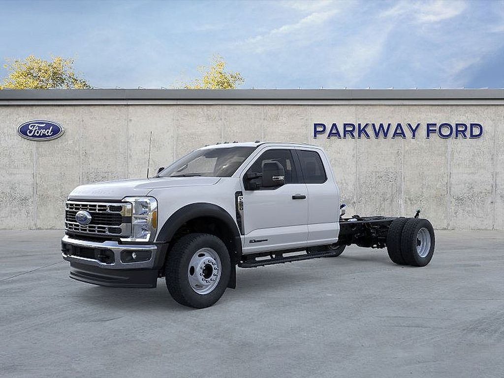2025 Ford F-550 Super Duty Chassis Cab