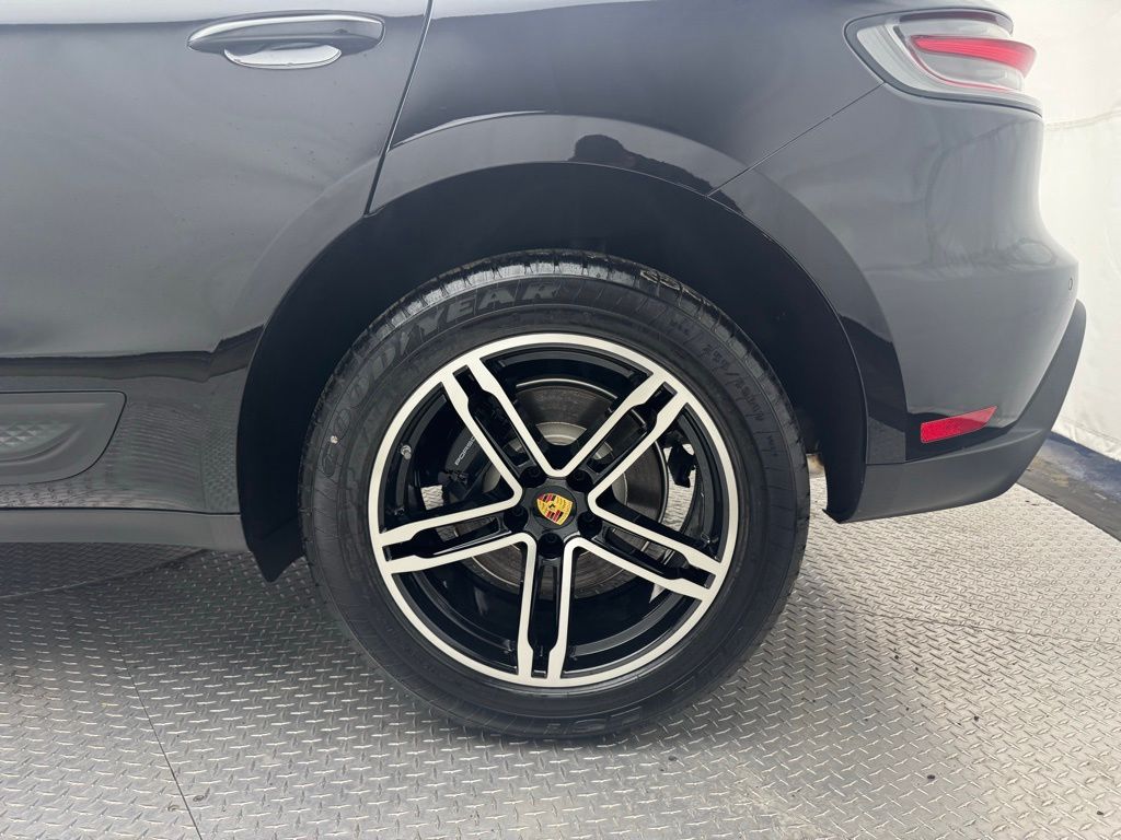 Thumbnail: 2025 Porsche Macan - 7