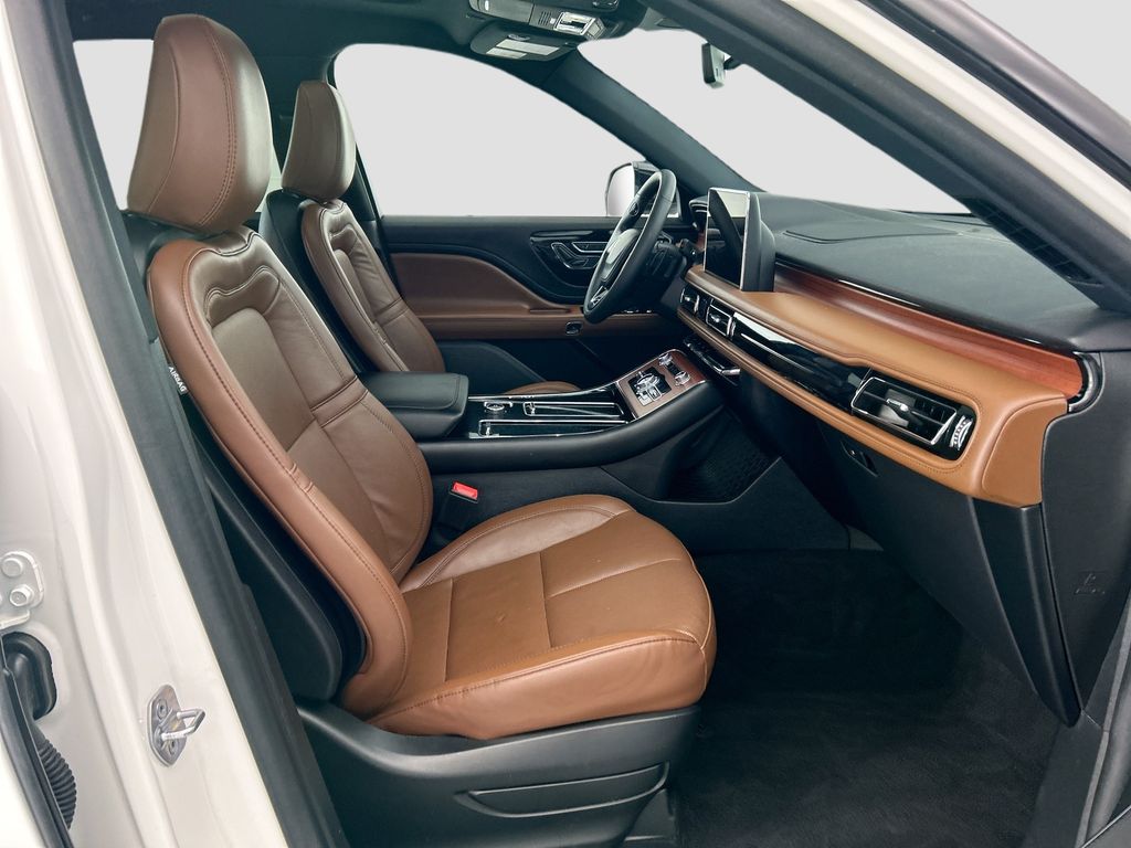 Thumbnail: 2023 Lincoln Aviator - 19