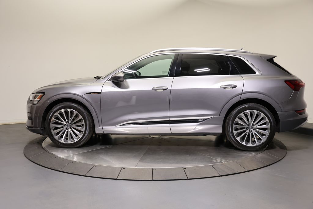 Thumbnail: 2019 Audi e-tron - 2