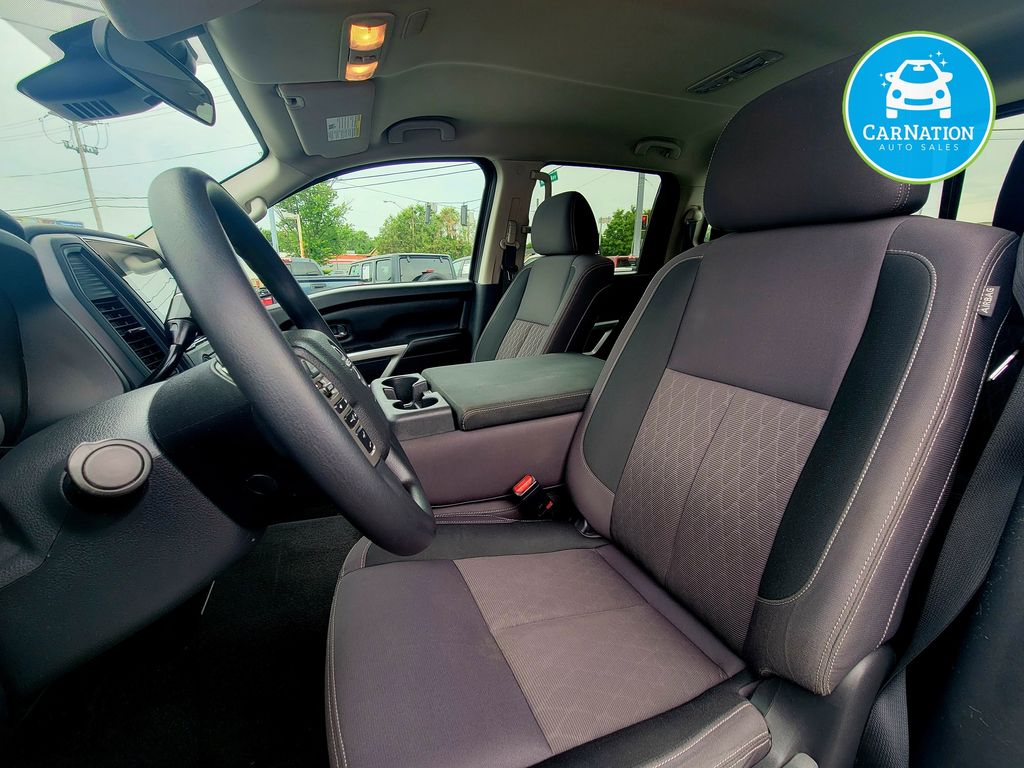 Photo 5 of 2023 Nissan Titan SV