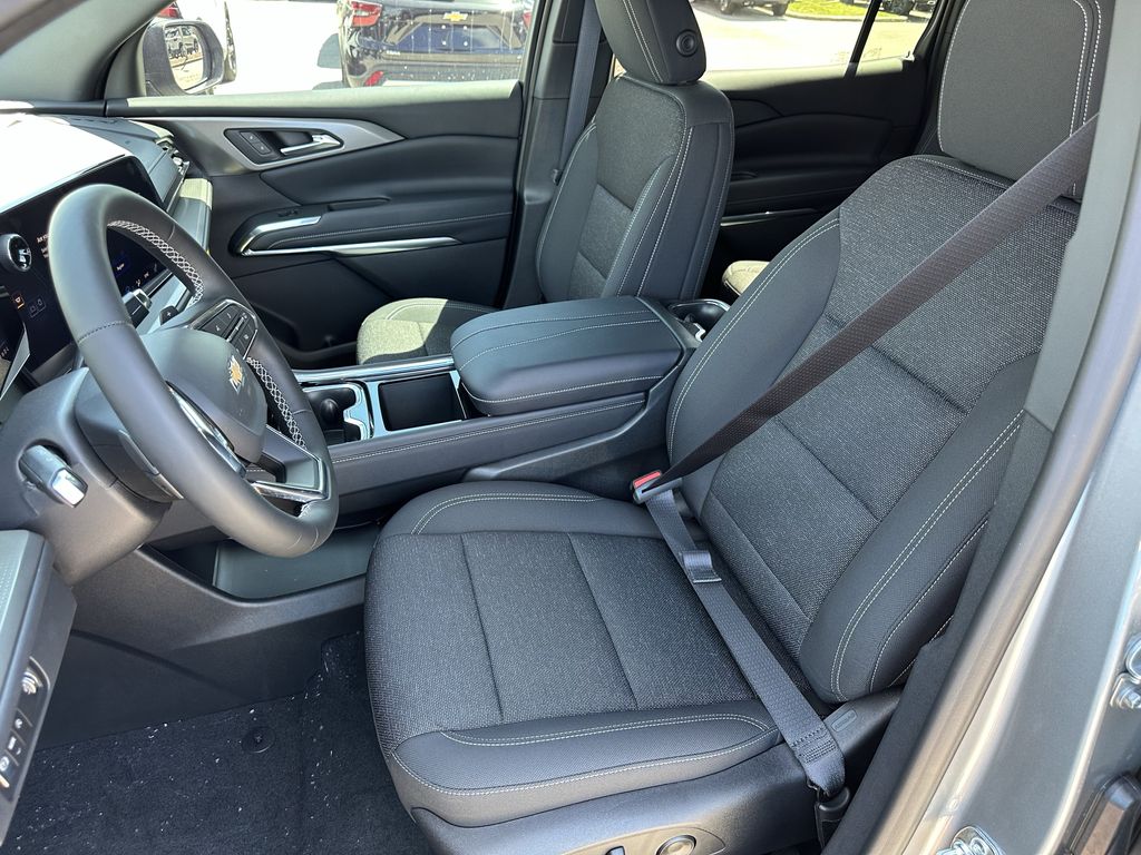 new 2026 Chevrolet Traverse car, priced at $38,295