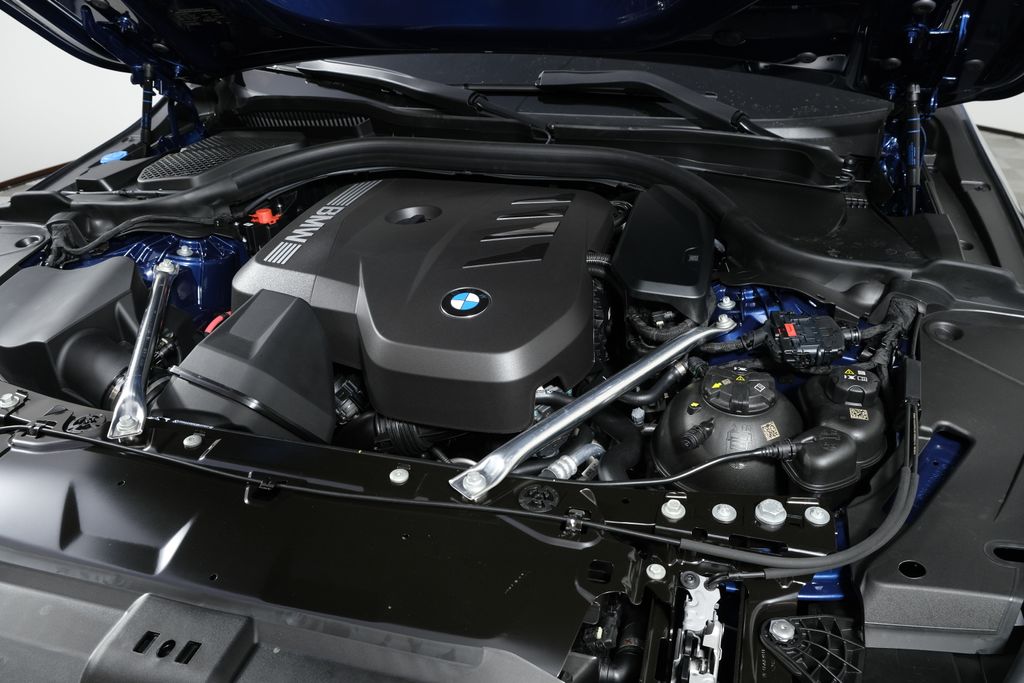 Thumbnail: 2025 BMW 5 Series - 27