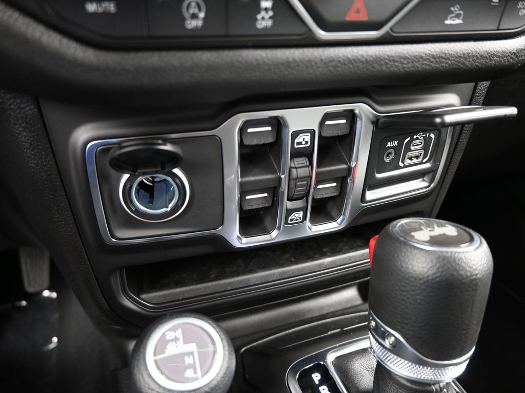 New 2026 Granite Crystal Metallic Clearcoat Jeep Sport image 18