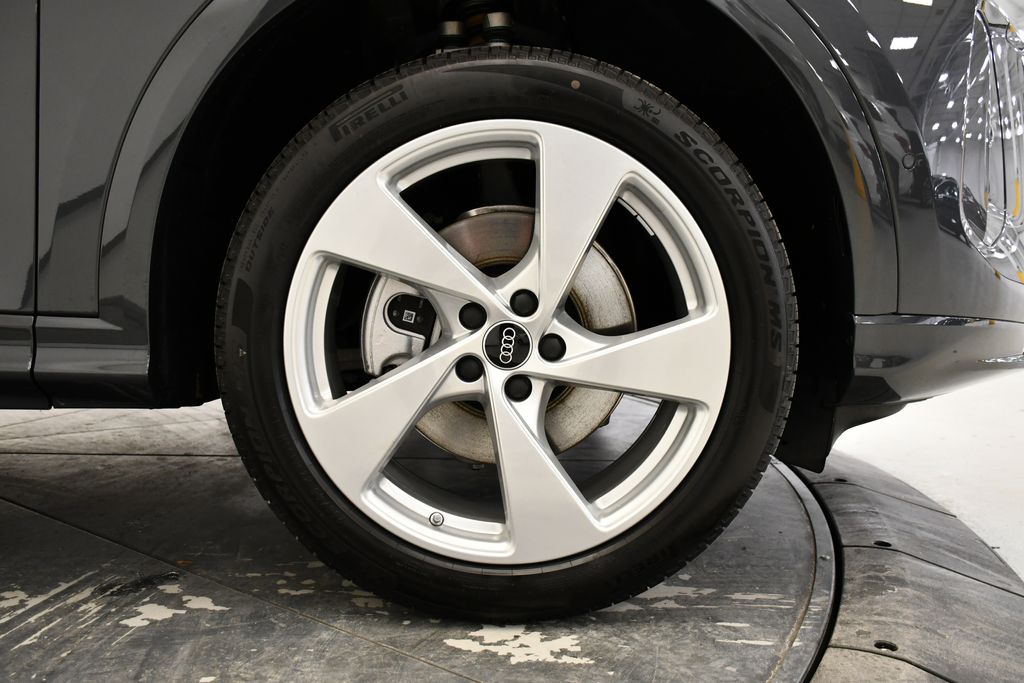 Thumbnail: 2025 Audi Q5 - 16