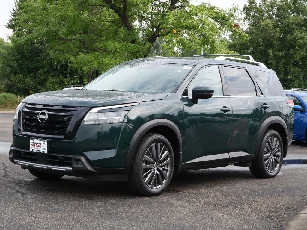  2022 Nissan Pathfinder SL 4WD   