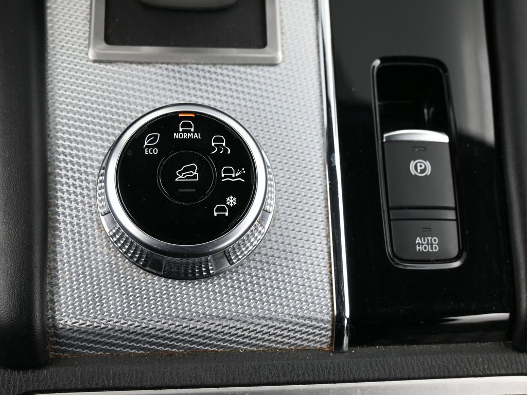 Used 2022 Silver Mitsubishi SEL image 21