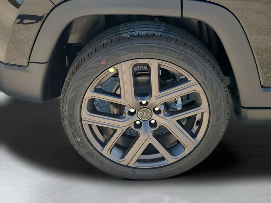 New 2026 Black Jeep Latitude image 19