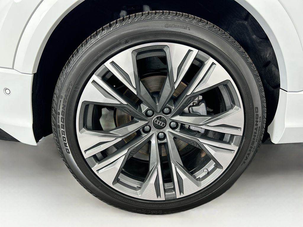 Thumbnail: 2026 Audi Q8 - 32