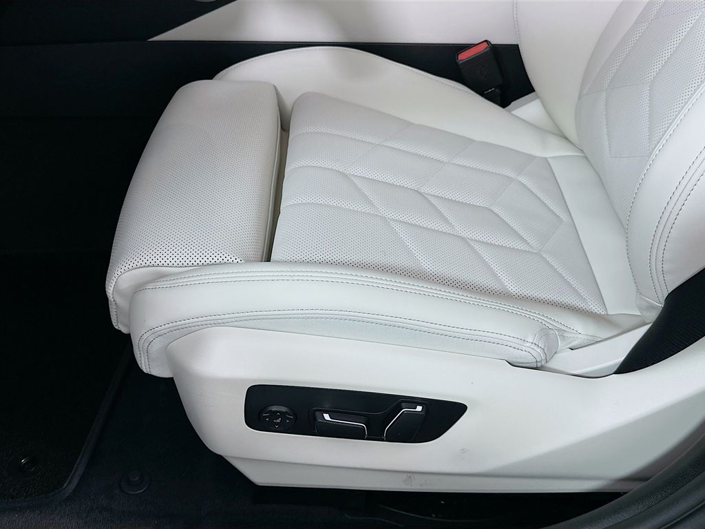 Thumbnail: 2026 BMW 5 Series - 21