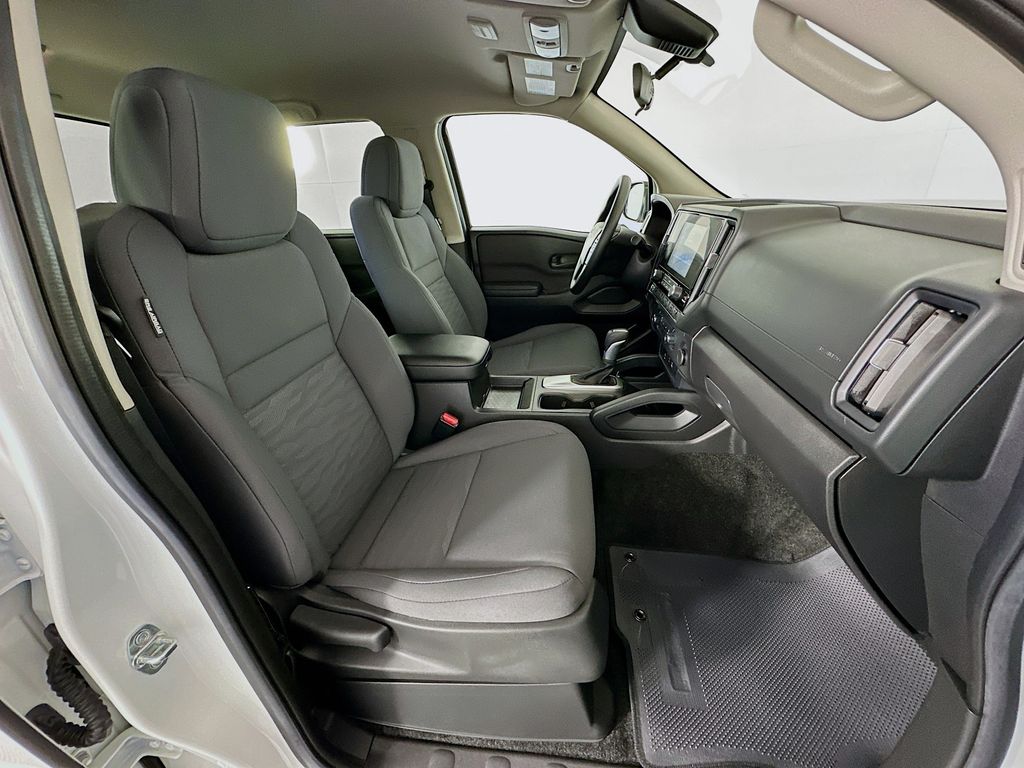 Thumbnail: 2025 Nissan Frontier - 26