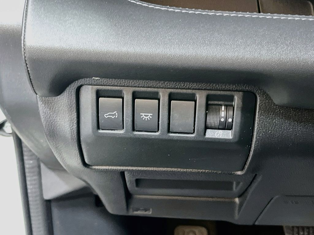 Used 2025 Crystal White Pearl Subaru Touring image 10