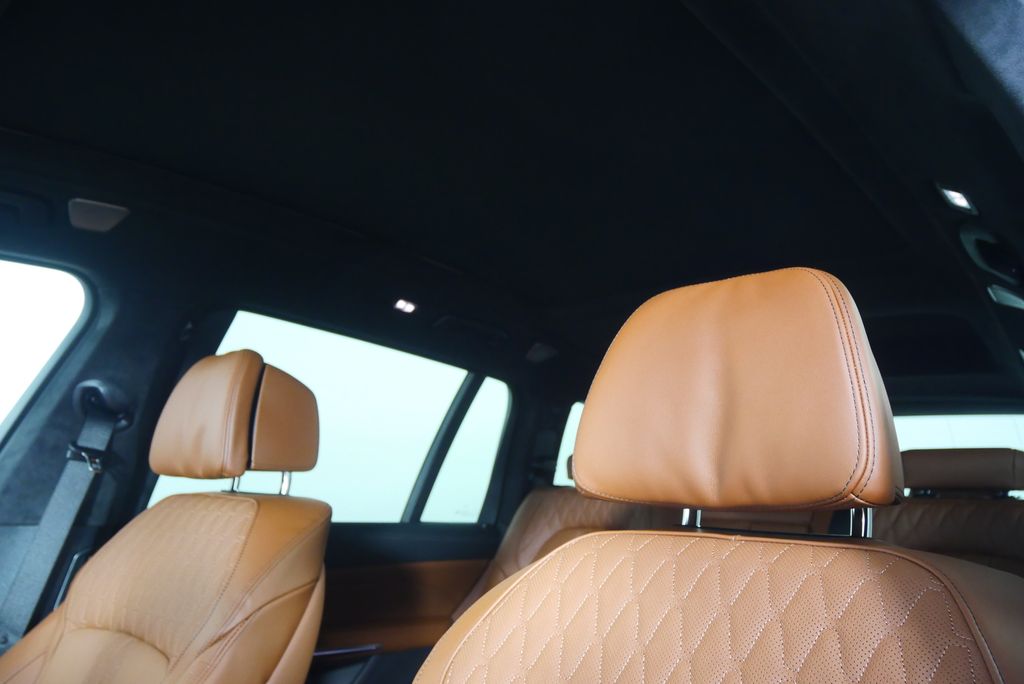 Thumbnail: 2026 BMW X7 - 13