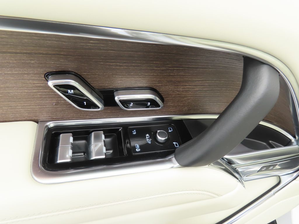 2024 Land Rover Range Rover SE 23