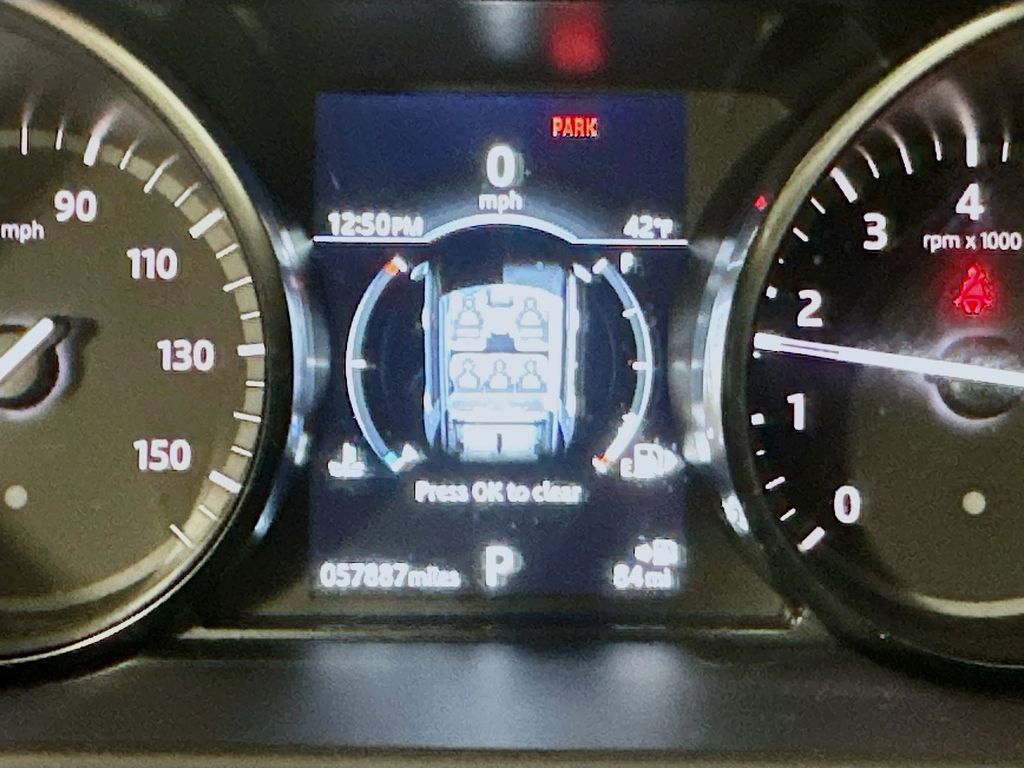 Used 2018 Black Land Rover SE image 15