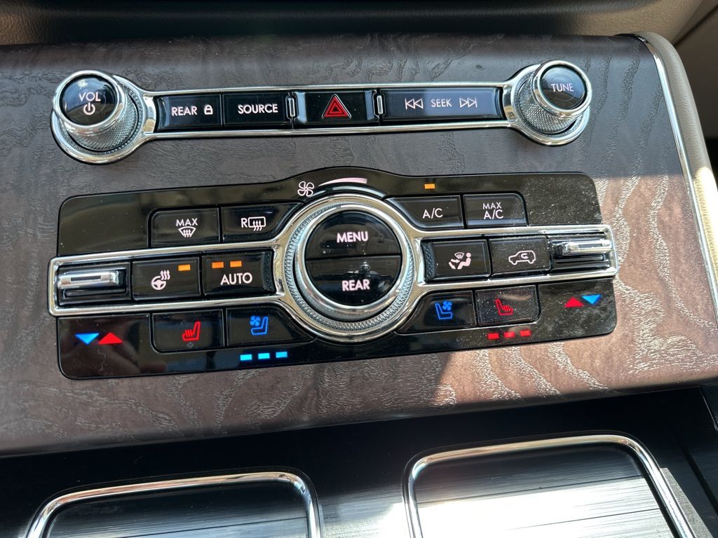 2021 Pristine White Lincoln Aviator Reserve AWD SUV