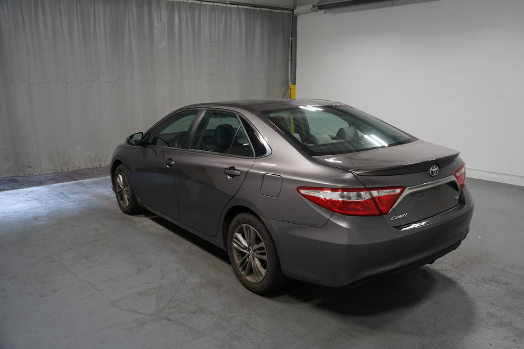 2017 Toyota Camry SE 6