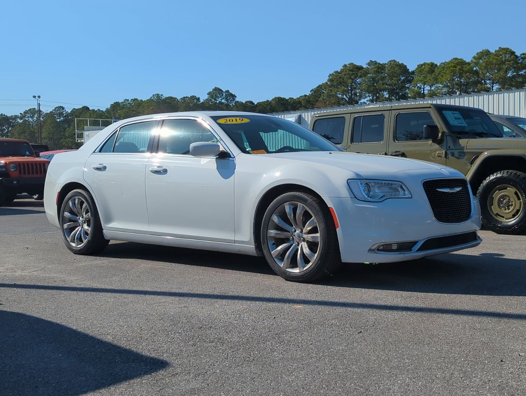 2019 Chrysler 300 Touring RWD