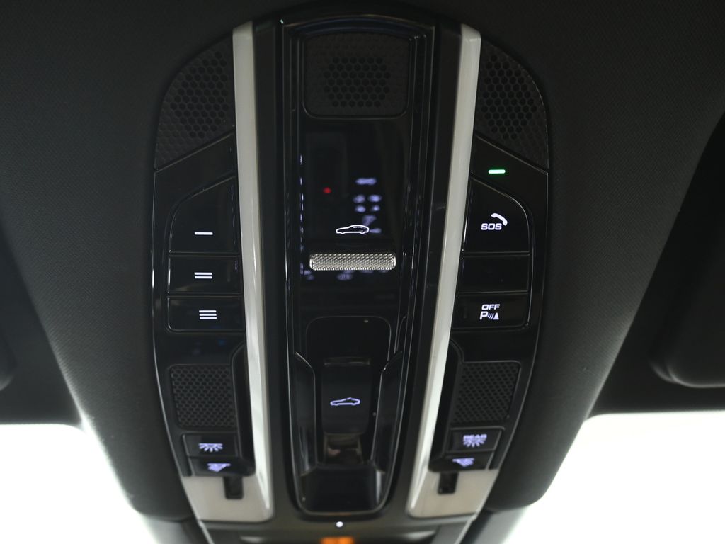 Thumbnail: 2022 Porsche Cayenne - 21