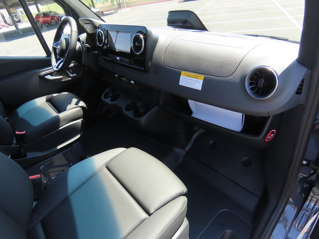 Thumbnail: 2025 Mercedes-Benz Sprinter - 19